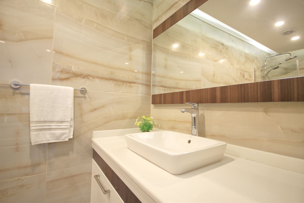 Delight Deluxe Apart Hotel 70/72