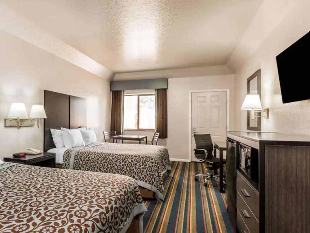 Royal Relax Inn 6/15