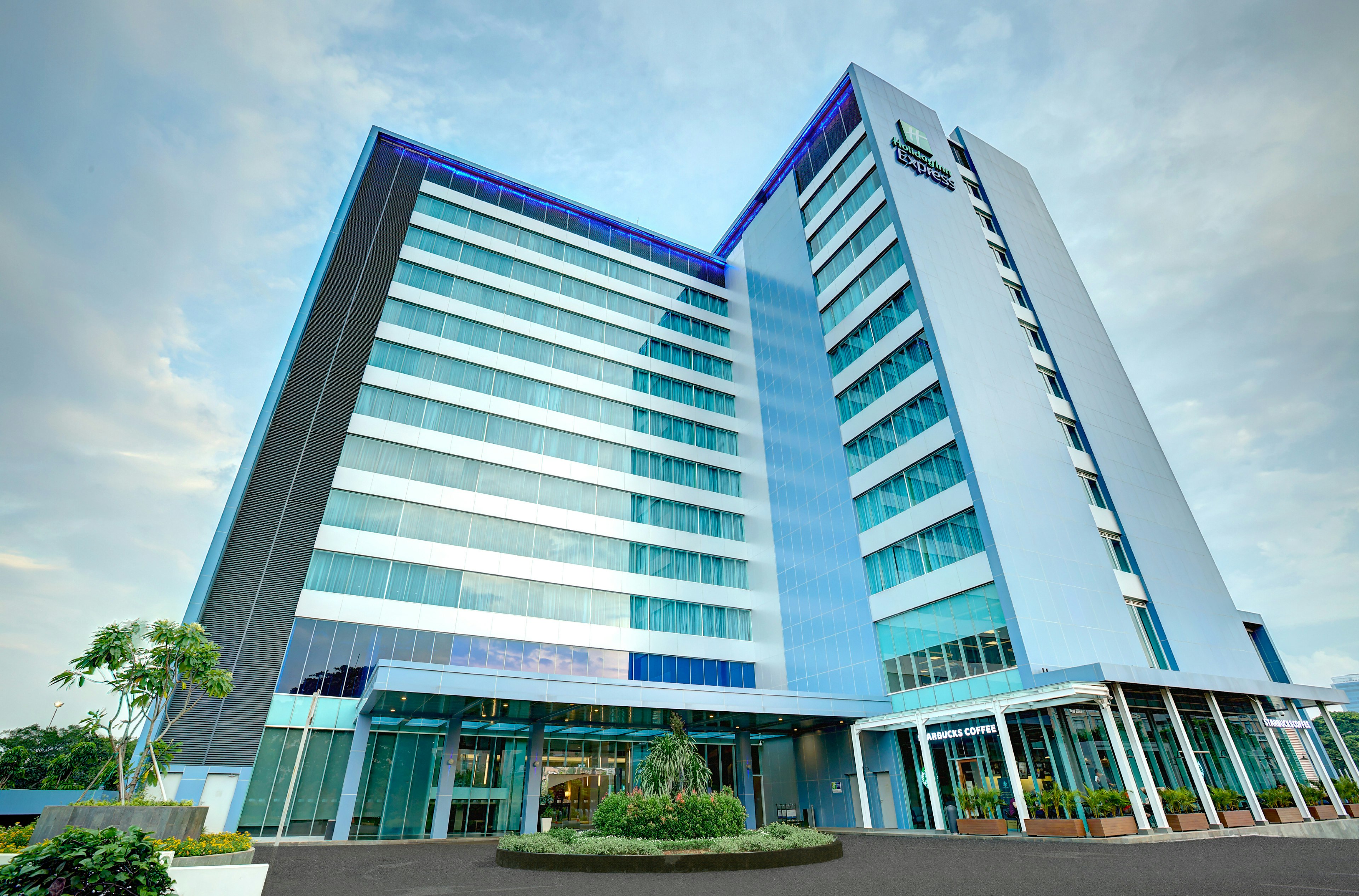 Holiday Inn Express Jakarta International Expo 4/75