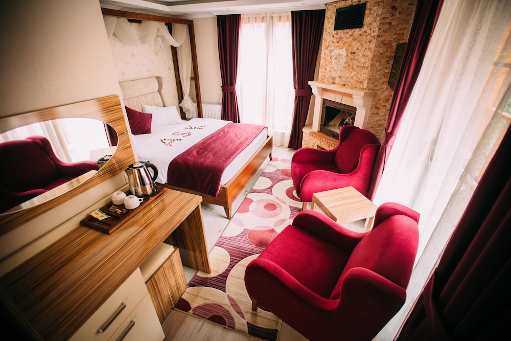 Elif Inan Motel 9/50