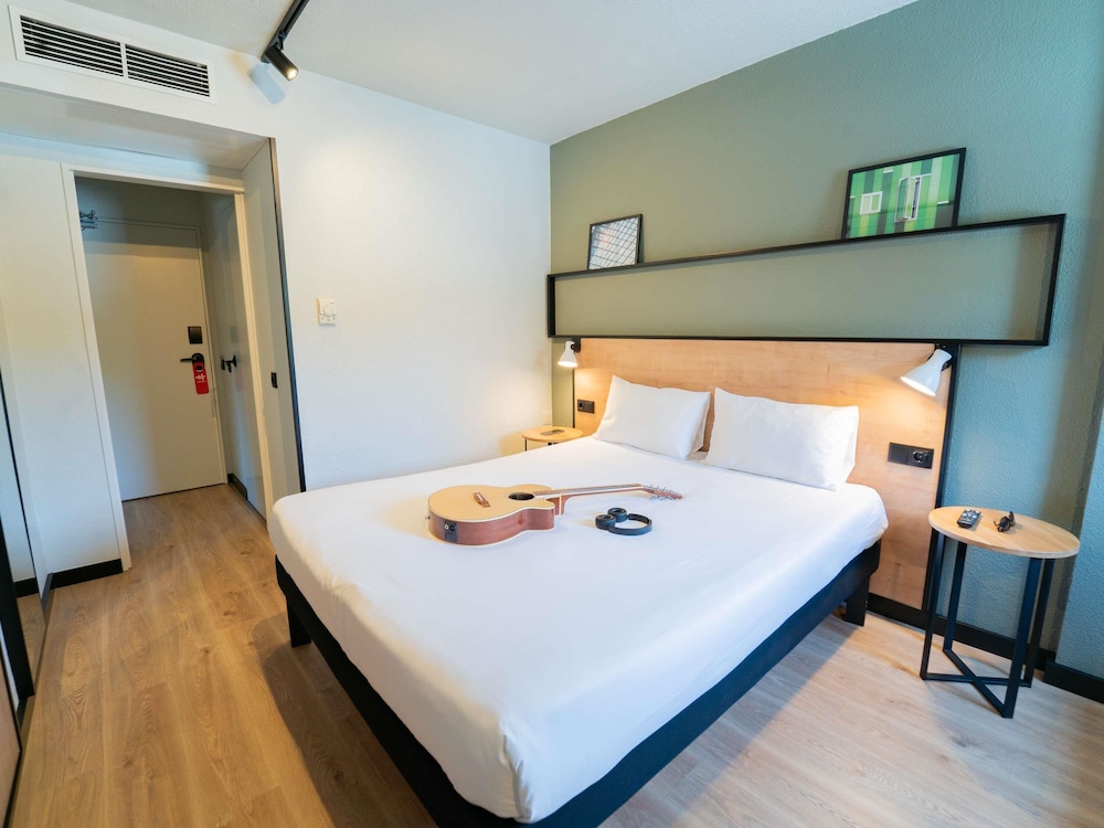 Ibis Guimaraes 25/73