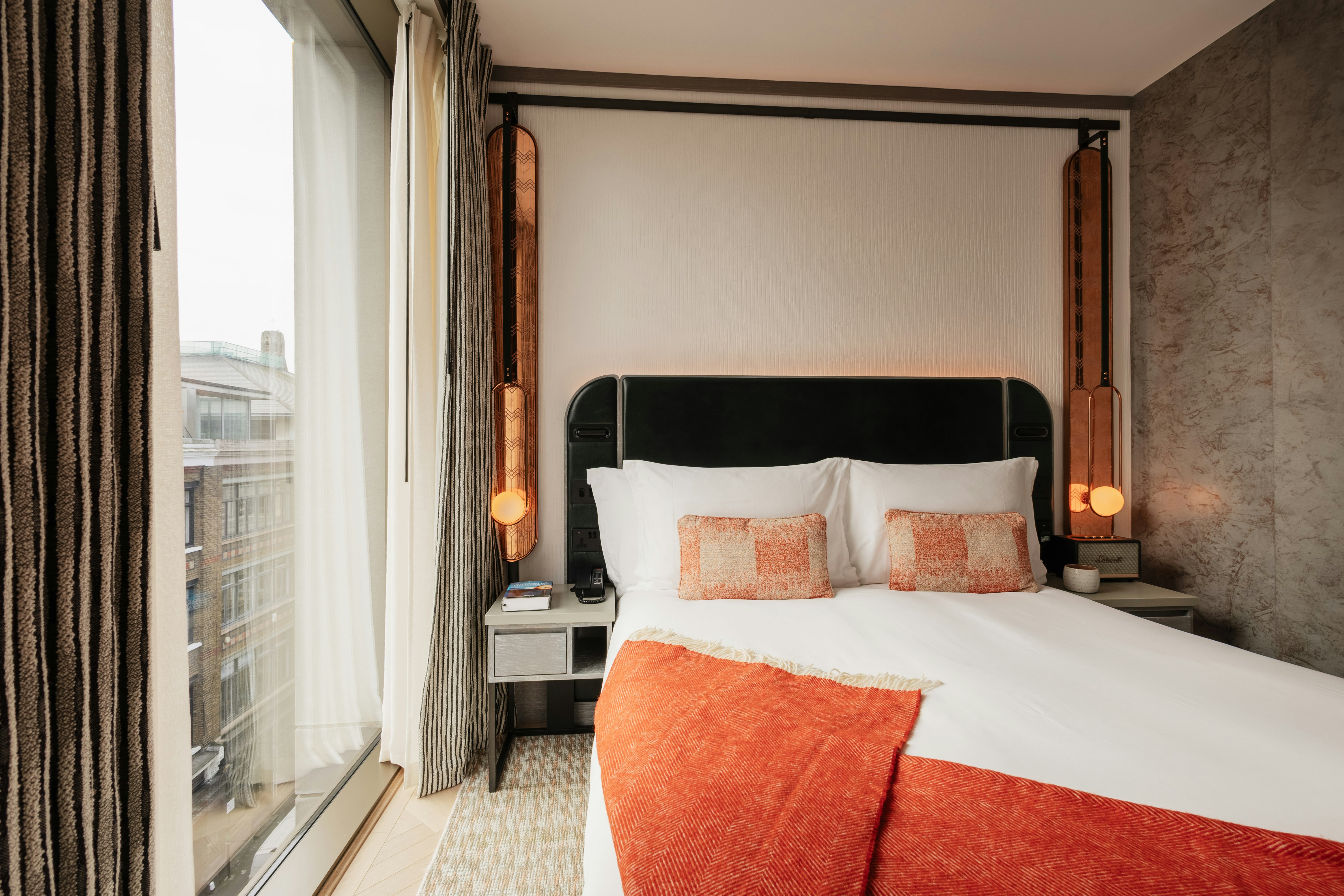 GUEST ROOM, QUEEN BED