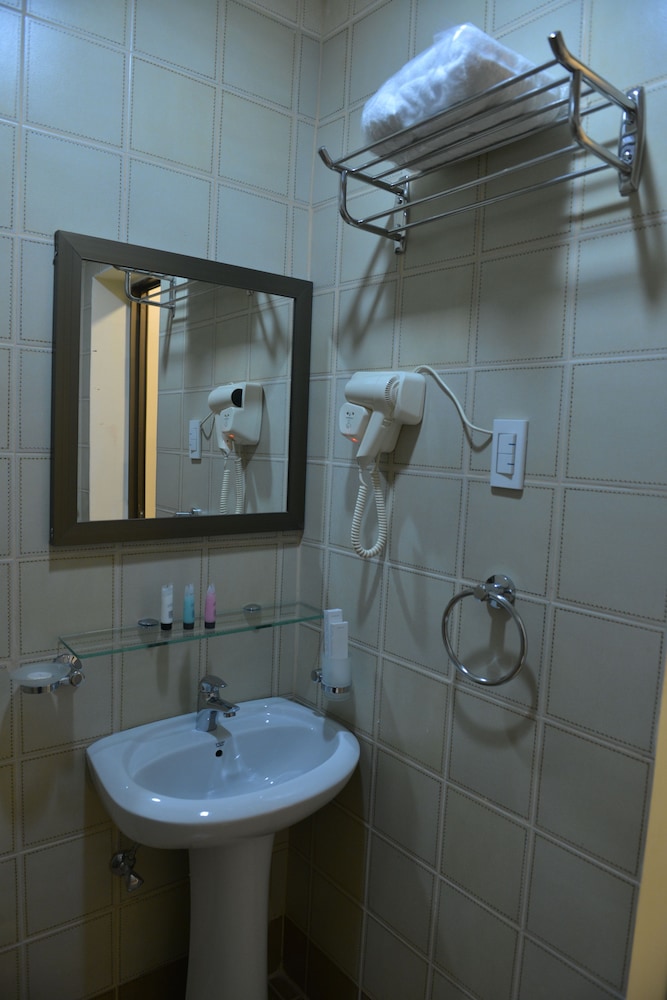 البرج الأول للشقق الفندقية(The First Tower Hotel Apartment) 25/29