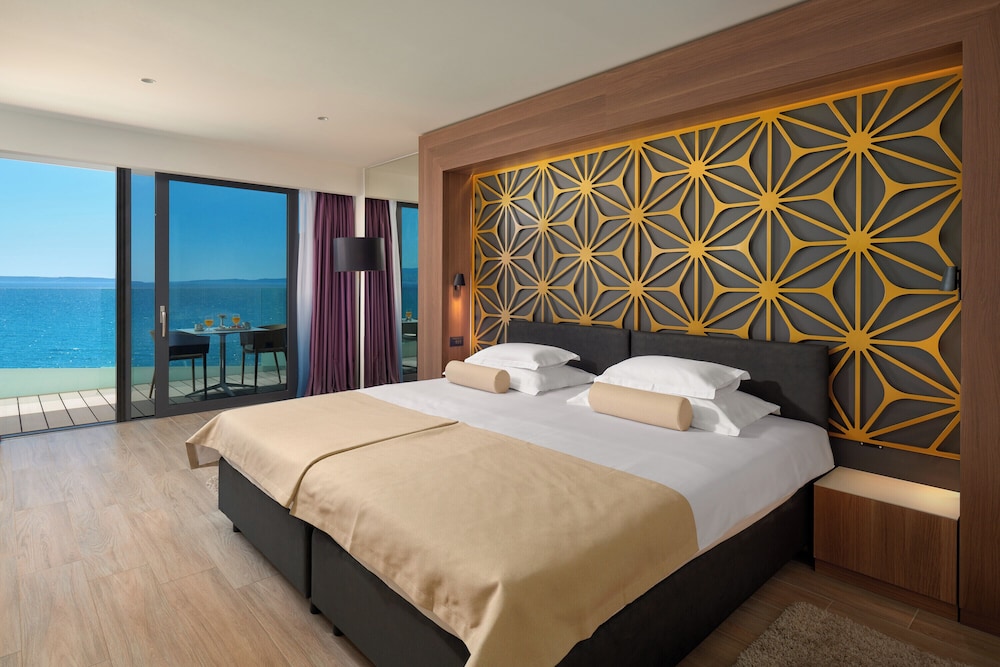 SUITE, HOT TUB