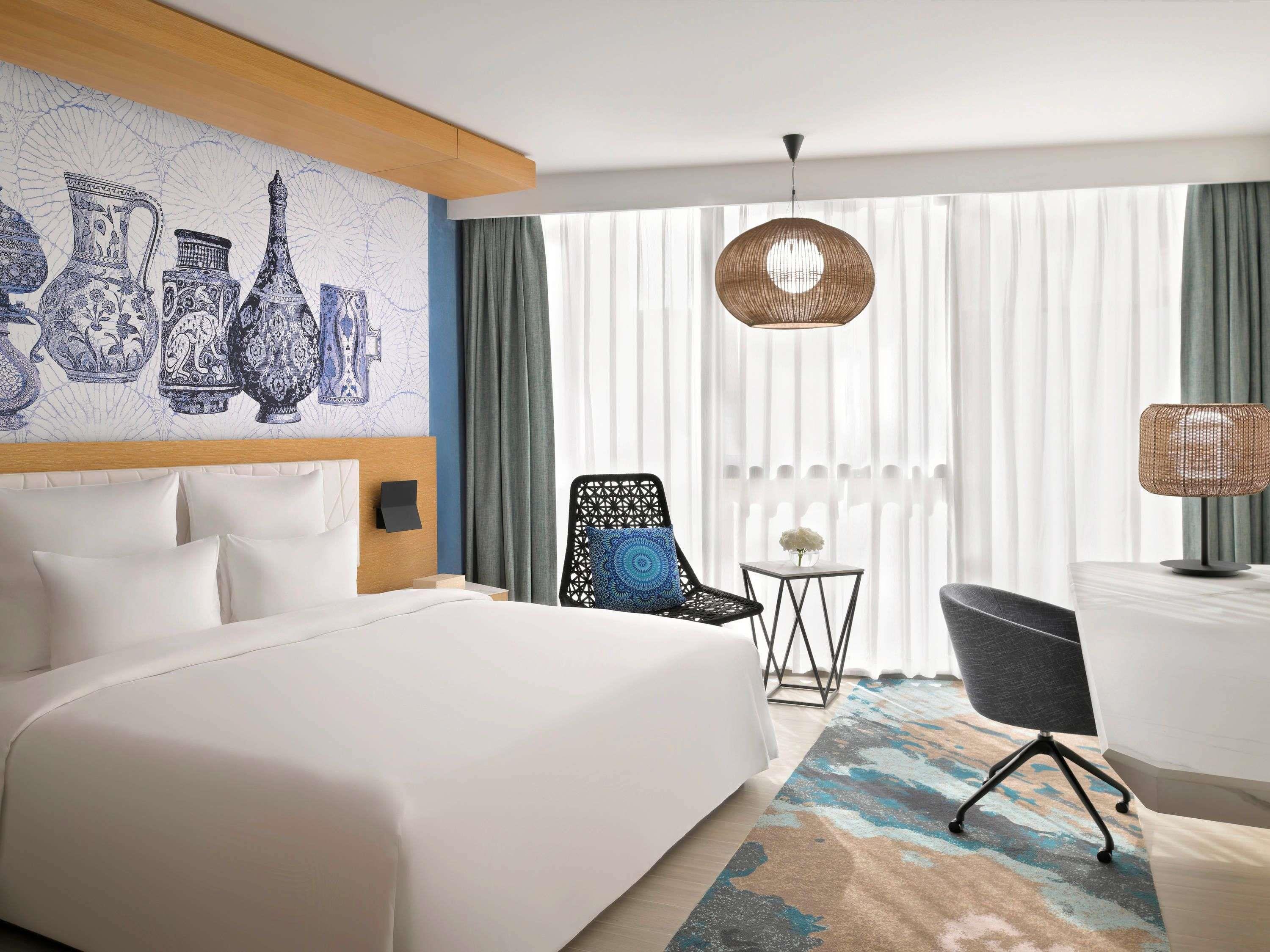 SUPERIOR, KING BED, CITY VIEW, ACCESSIBLE
