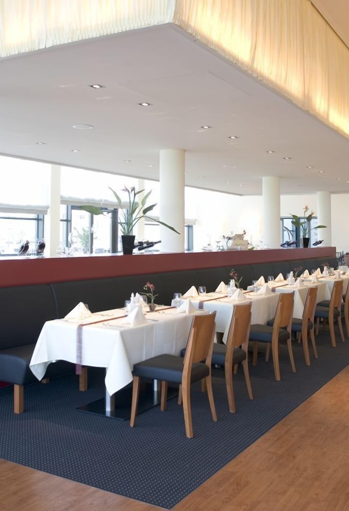 NOVINA HOTEL HERZOGENAURACH HERZO-BASE 57/66