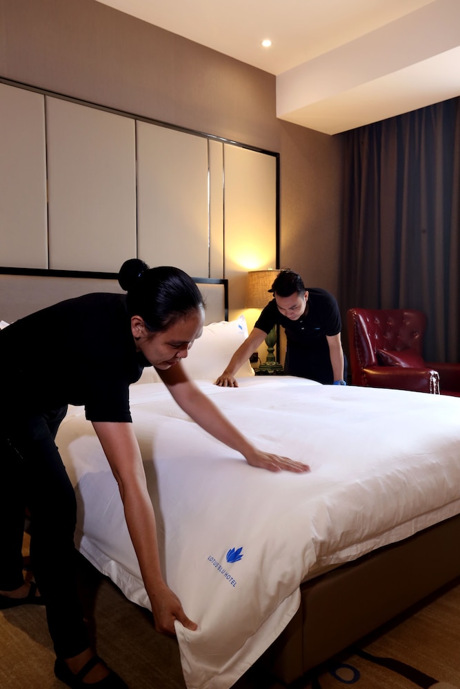 Lotus Blu Hotel 24/58