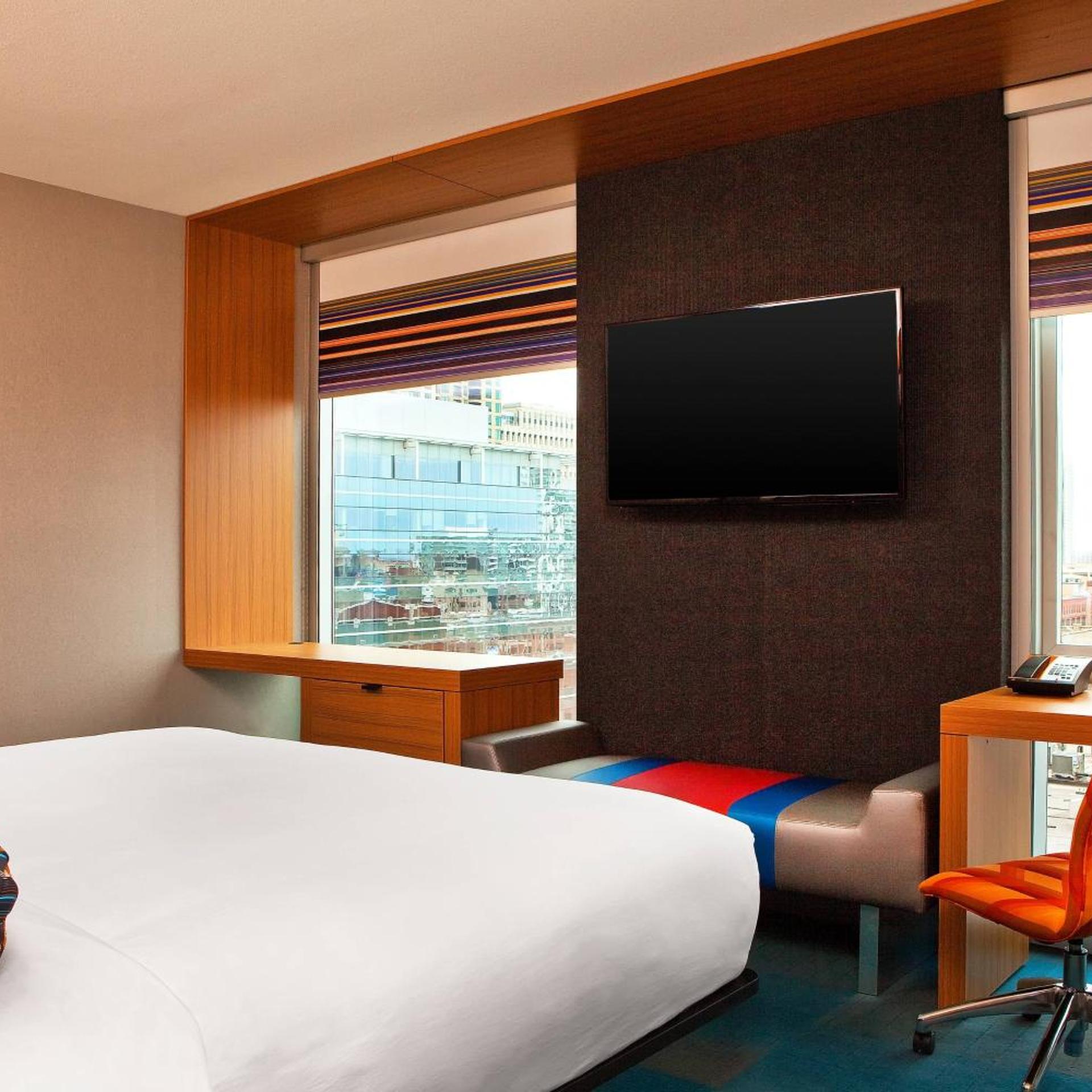 Aloft, King Bed, City View