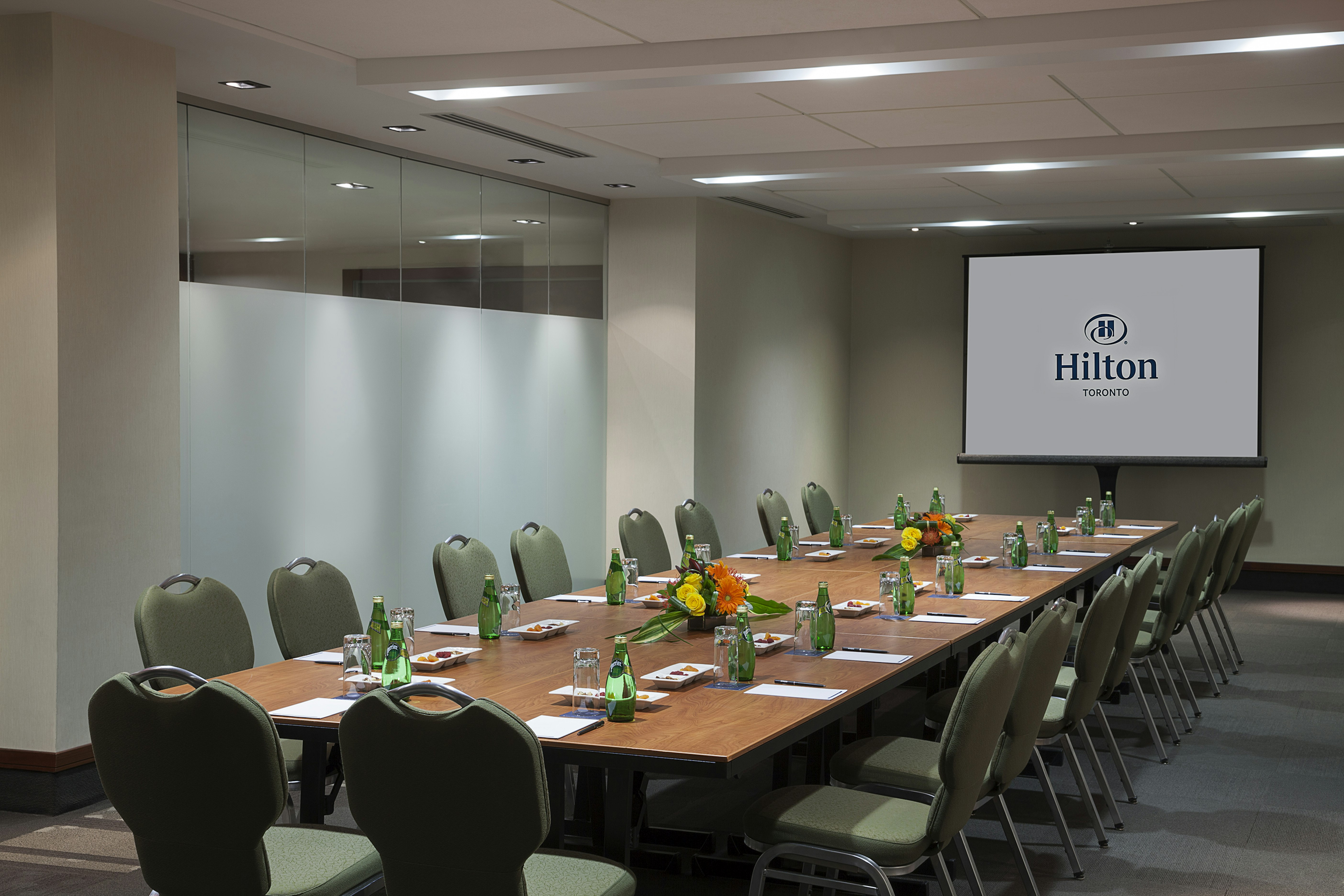 Hilton Toronto 59/75