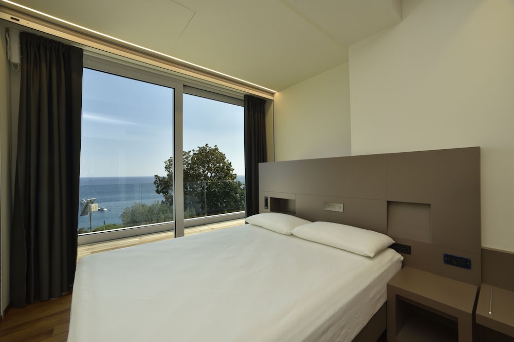 Hotel Le Roi 8/67