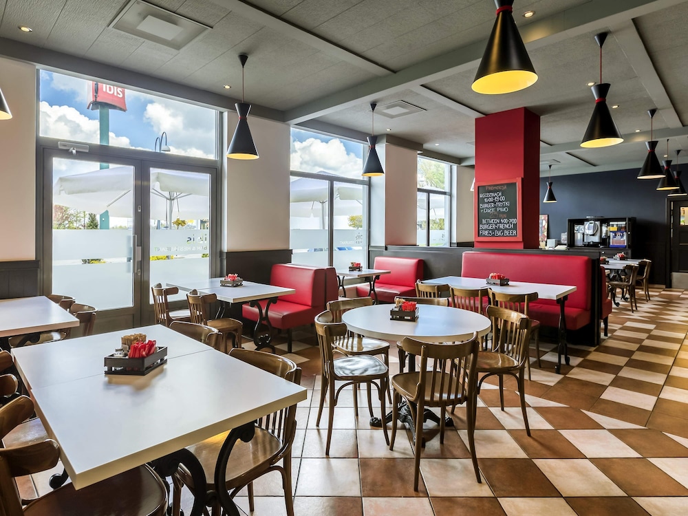 restaurant cafeteria
