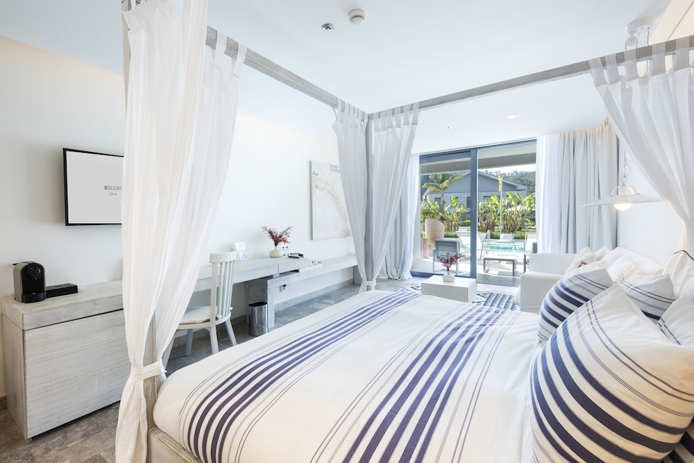 DELUXE, DOUBLE BED, POOL ACCESS