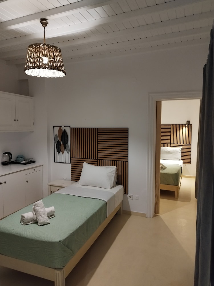 Nikos Rooms 12/50