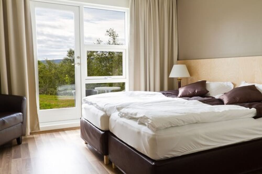 Room, Twin Beds, Lake View