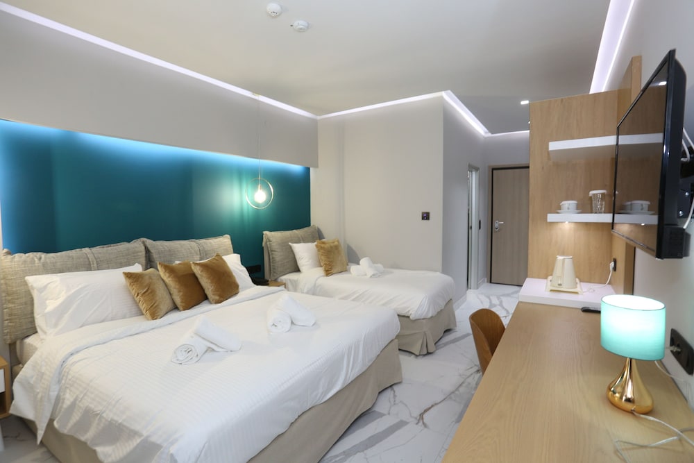 Hotel Tropical 34/72