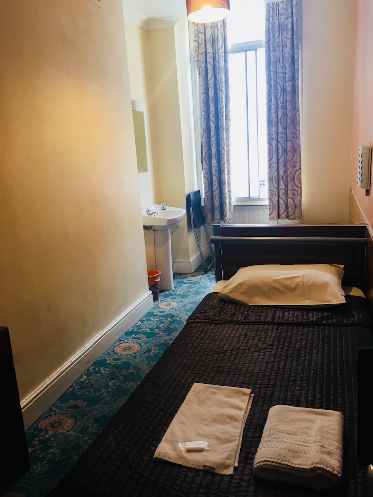 Gresham Hotel 31/50