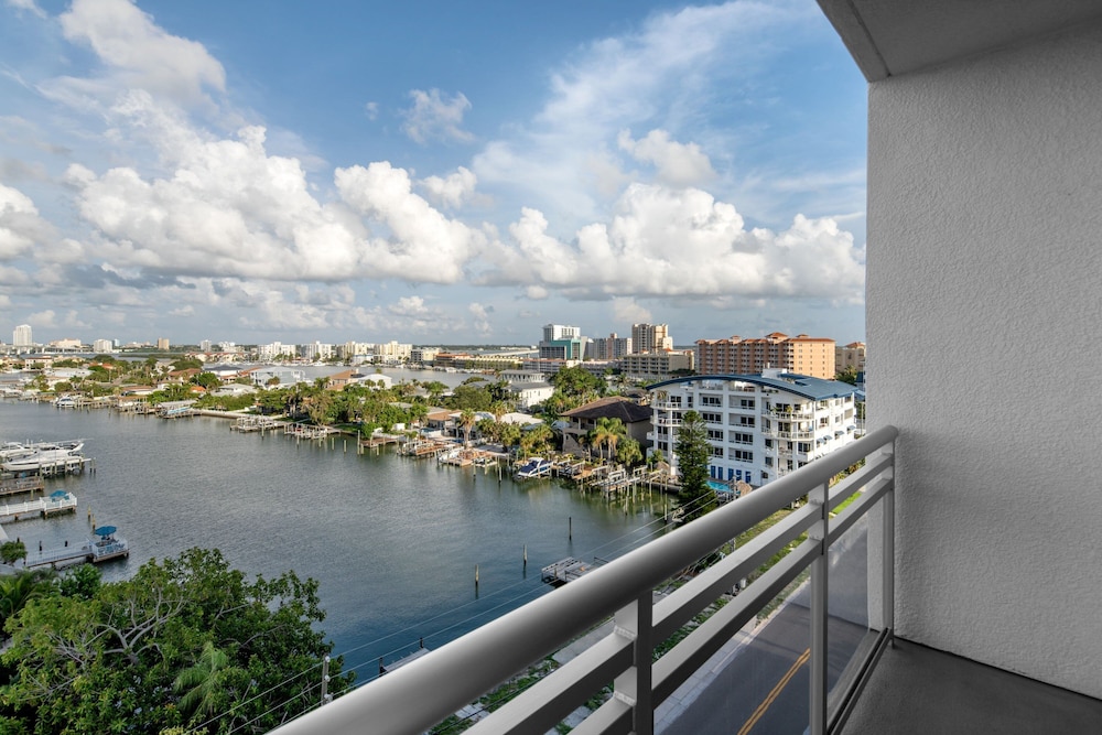 AC Hotel by Marriott Clearwater Beach 30/33