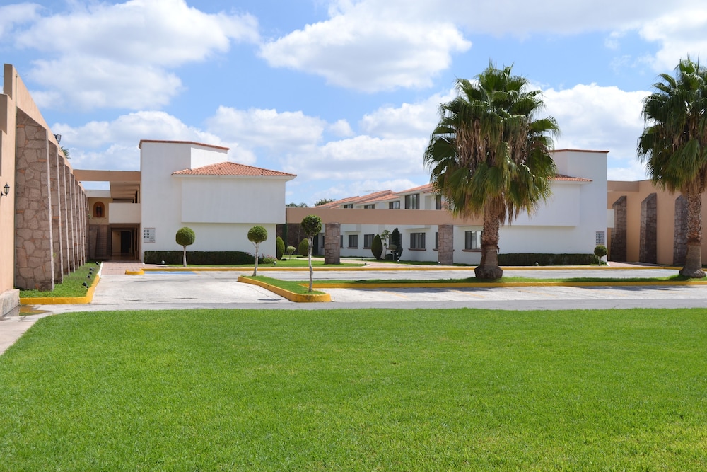 La Posada Hotel &amp; Suites 60/68