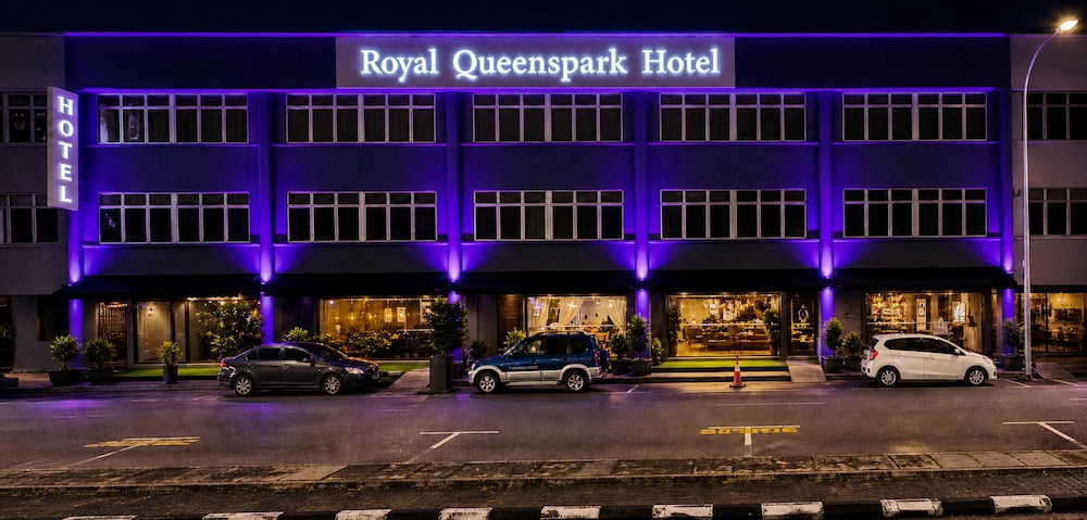 Desa Queenspark Hotel 4/77