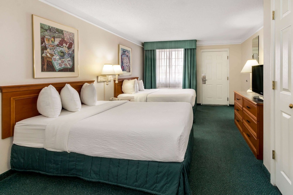 La Quinta Inn by Wyndham Albuquerque Northeast 14/33