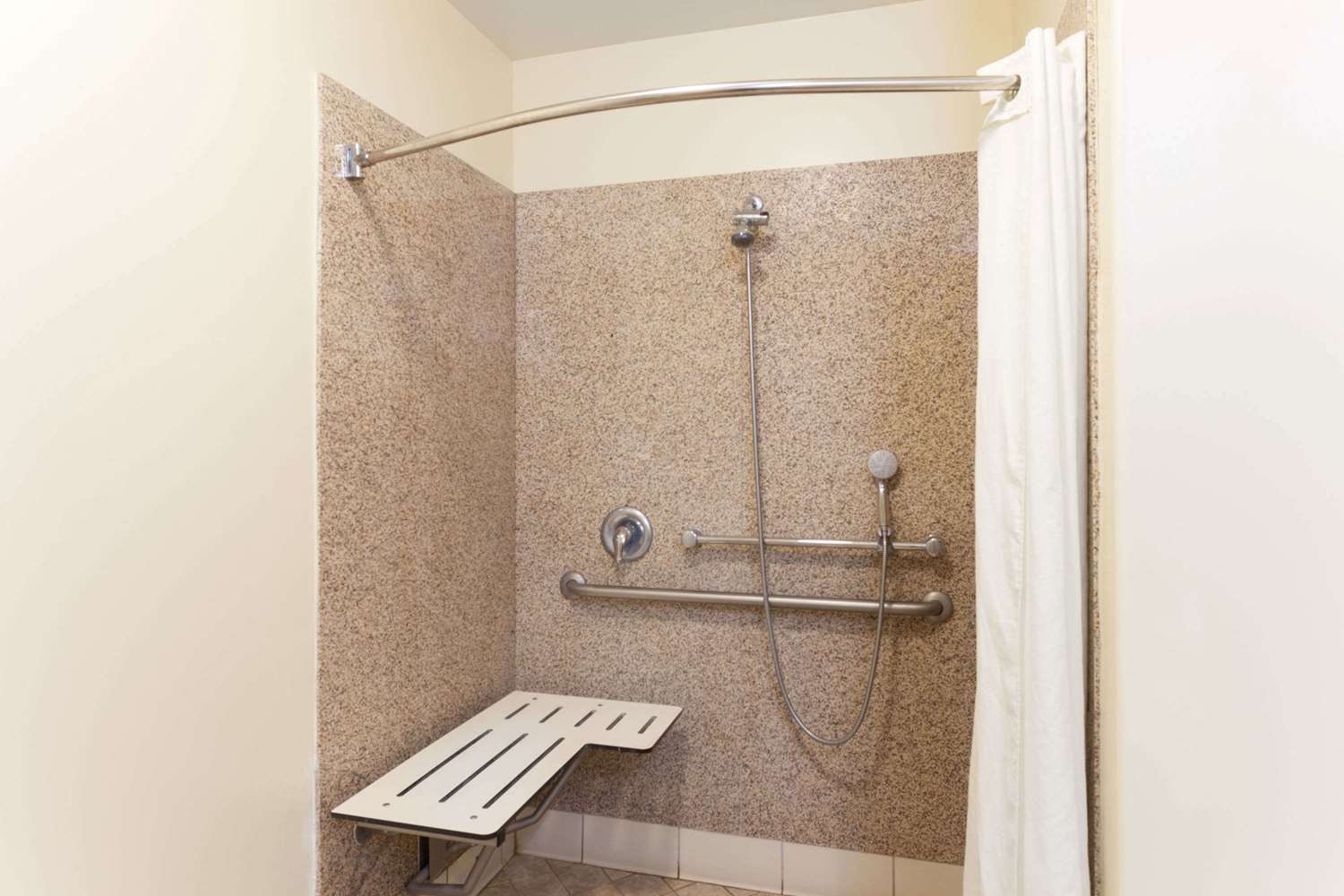 Travelodge By Wyndham Brea 28/29
