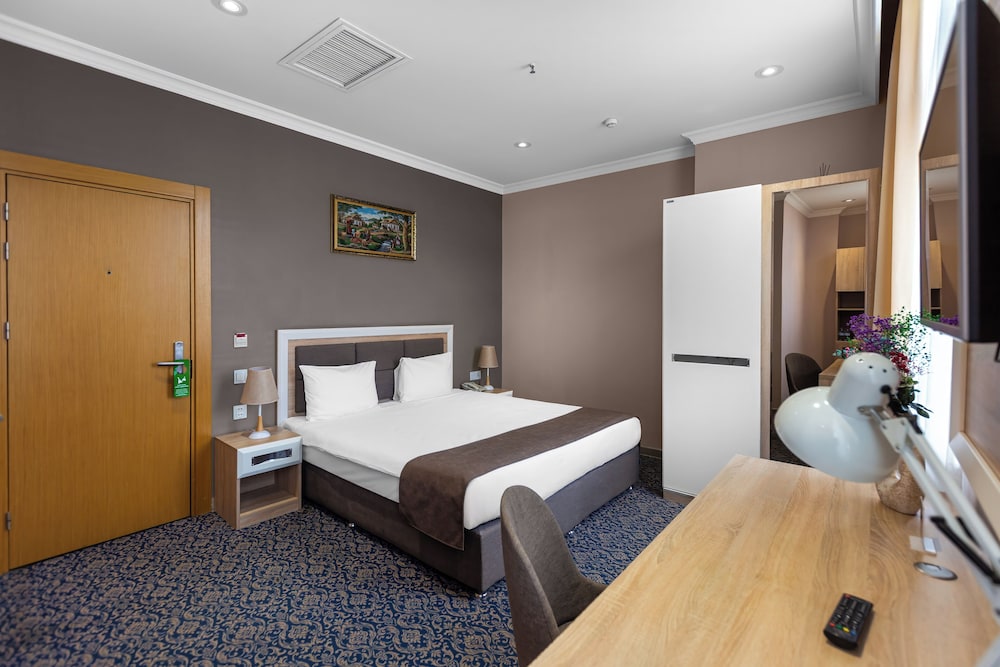 Metro City Hotel 13/44