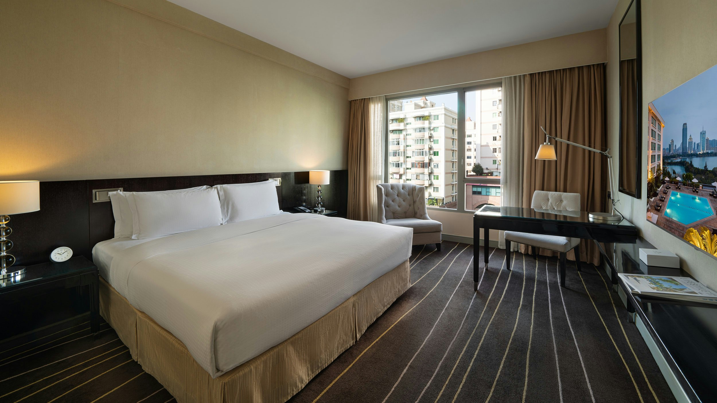 Deluxe, King Bed