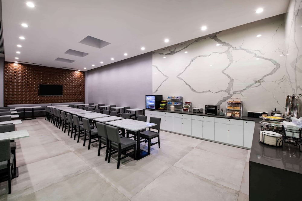 Wingate By Wyndham Long Island City 40/45