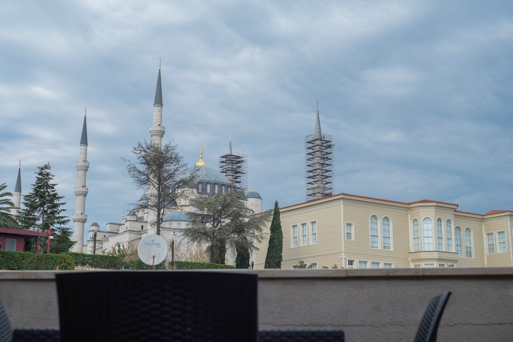 Sur Hotel 3/50