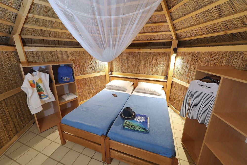 Pine Beach Pakostane 15/50