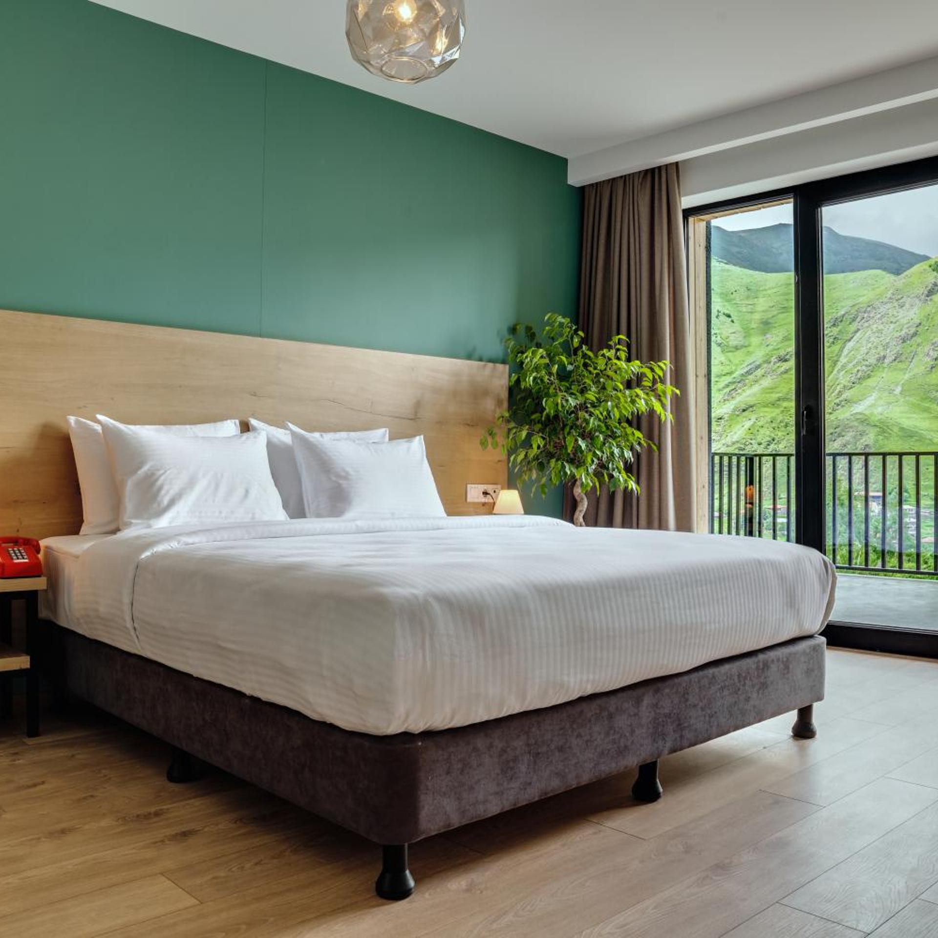 Signature, King Bed, Front View