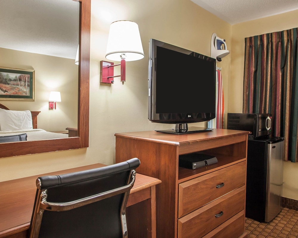 Econo Lodge Newton, NJ 14/19
