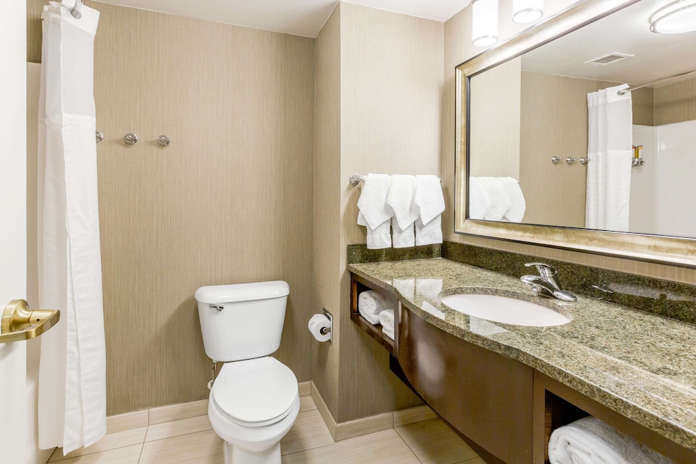 Comfort Inn & Suites Logan International Airport 10/40