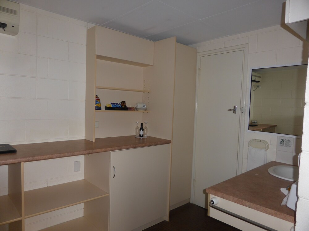 Room at HILLTOP MOTEL, BROKEN HILL