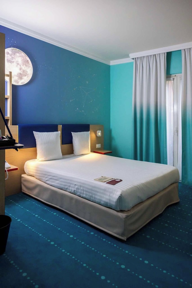Grand Magic Hotel (ex Magic Circus) 15/86