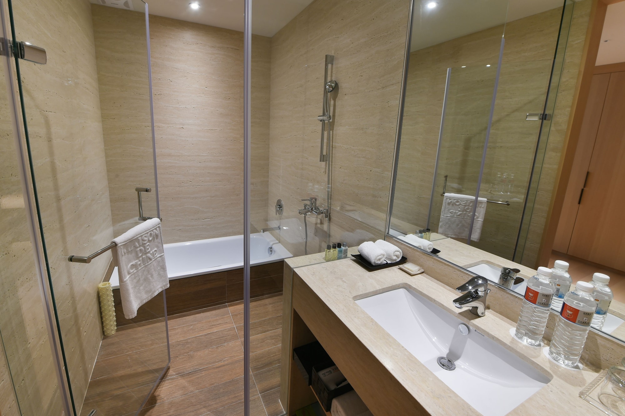 JAPANESE, FAMILY SUITE