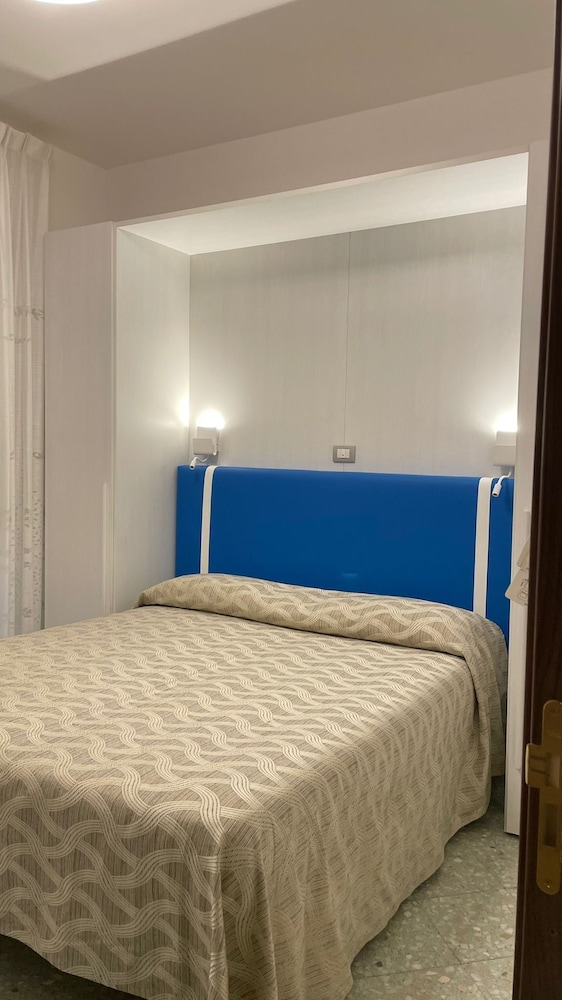 Basic, Double Bed