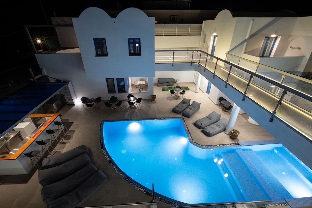 Tristhenia Hotel 46/66