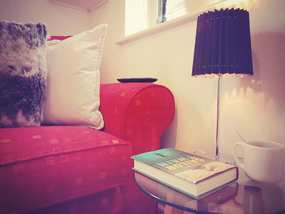 Thorn House Bed &amp; Breakfast 24/36