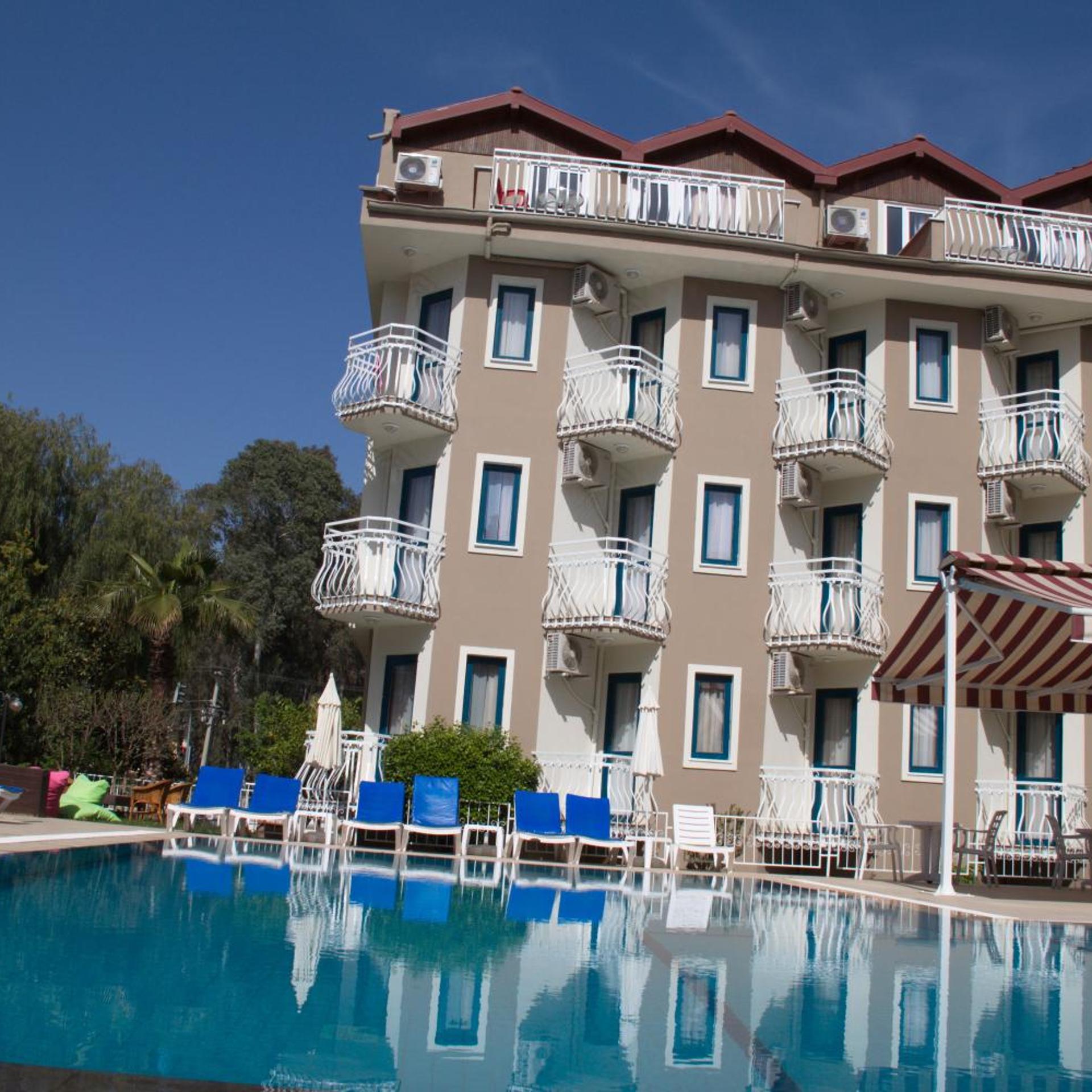 Remer Hotel 3/50