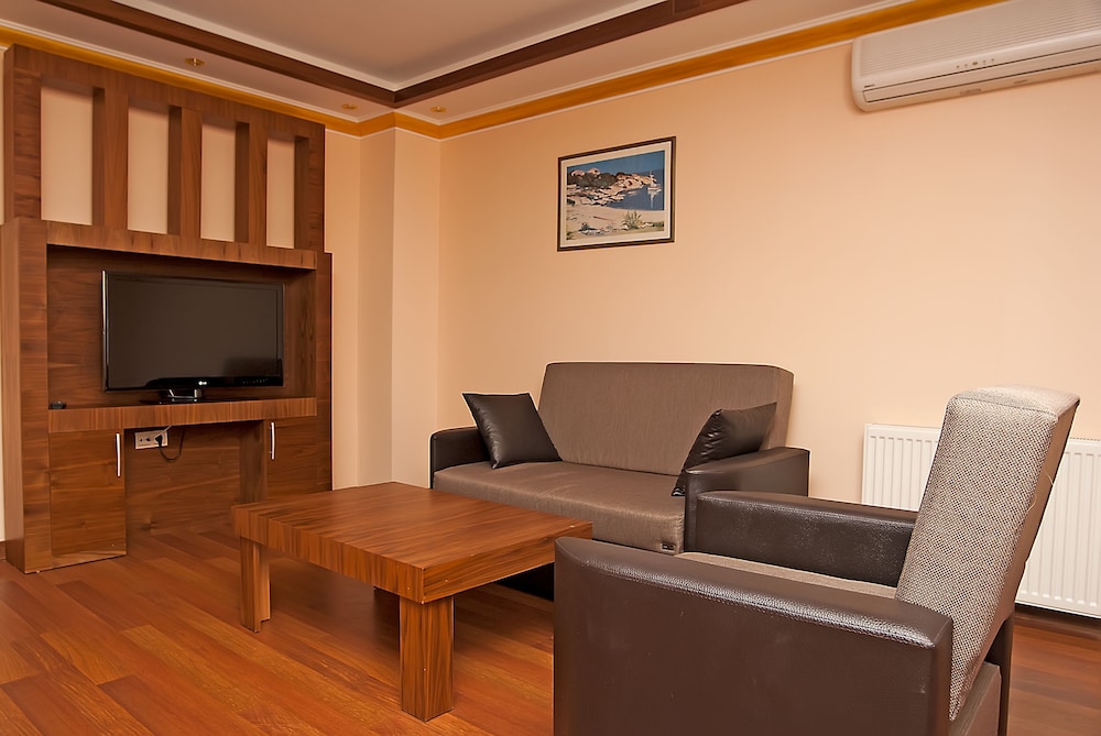Dinara Hotel 50/66