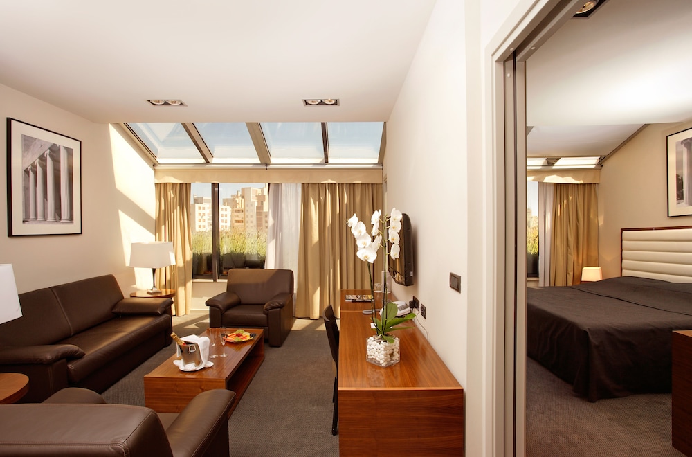 Atrium Hotel 58/78