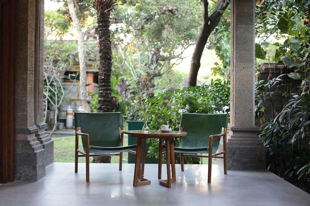 MATAHARI BUNGALOW 7/66