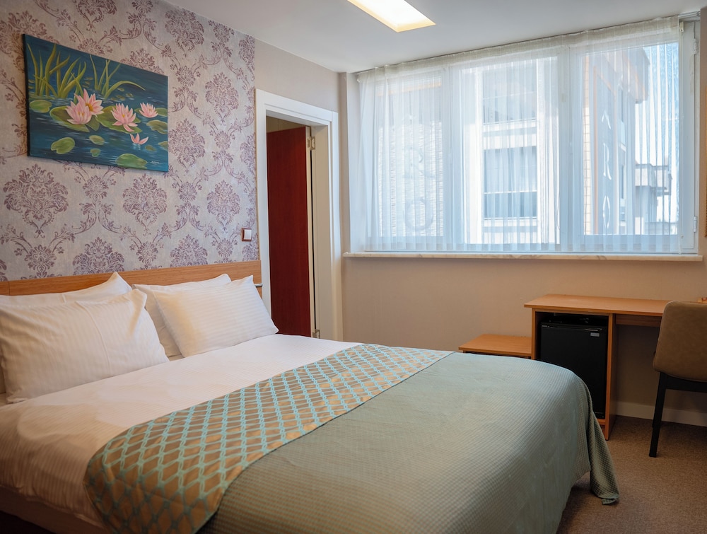 The North Hotel 34/65