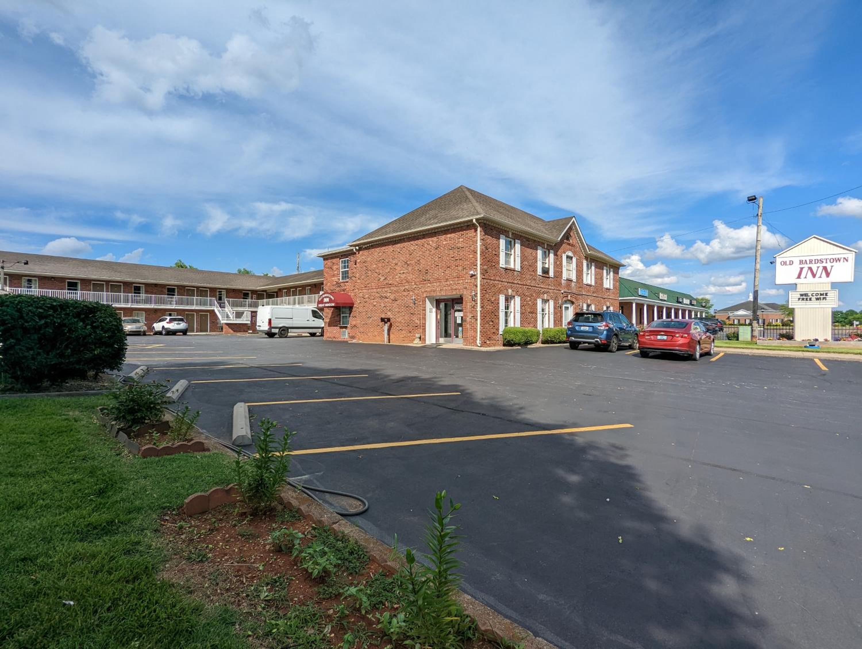 Old Bardstown Inn 27/32
