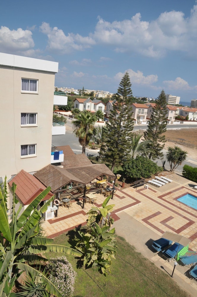 DebbieXenia Hotel Apartments 38/45