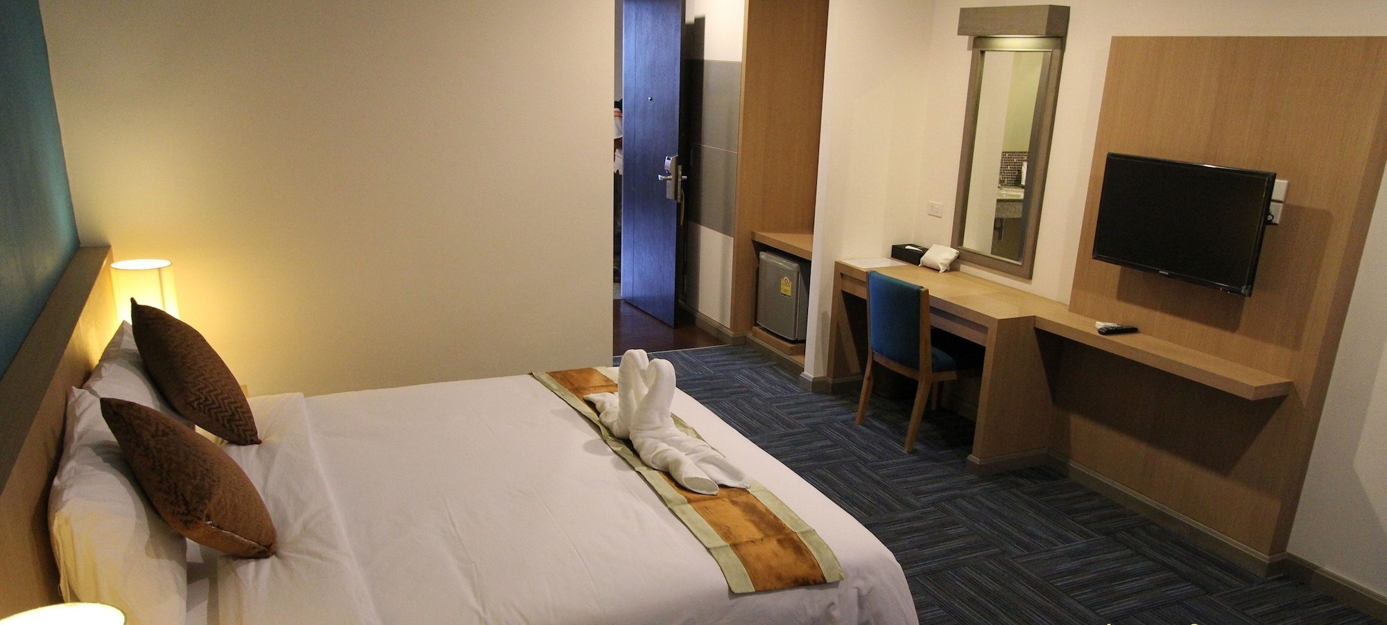 DELUXE, DOUBLE BED