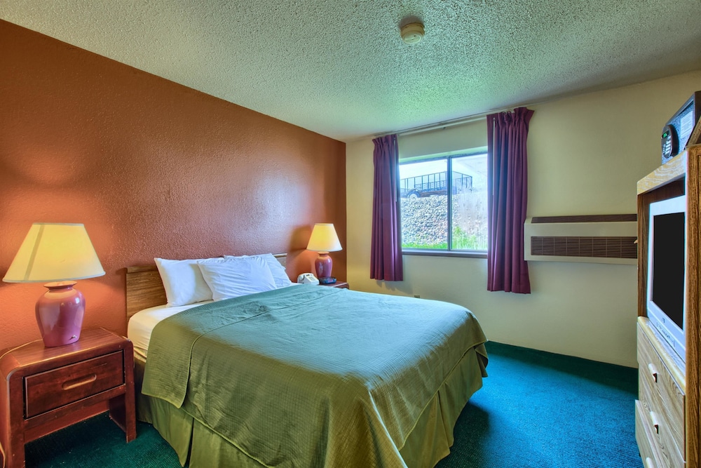 Rodeway Inn Whitehall 5/26