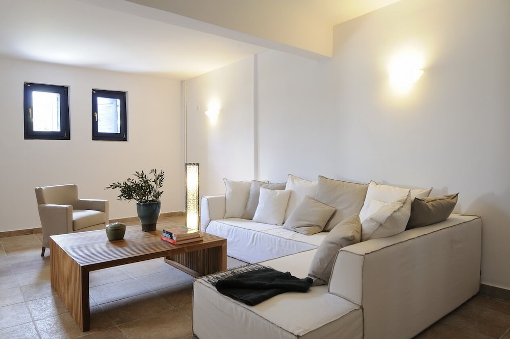 AEGEA BLUE CYCLADITIC RESORT(FOMERLY AEGEA BLUE VILLAS AND SUITES) 39/72