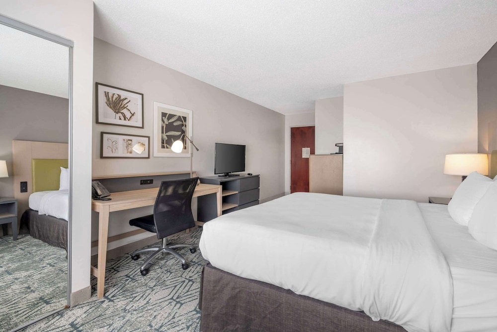 ROOM, KING BED